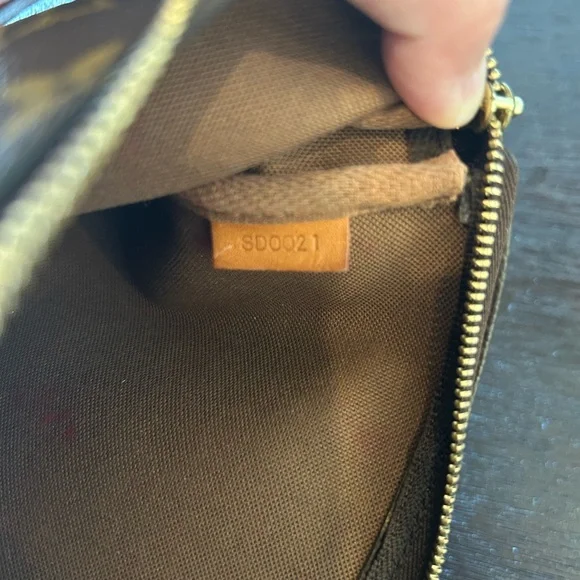 Louis Vuitton Monogram Pochette Accessories - Picture 9 of 15